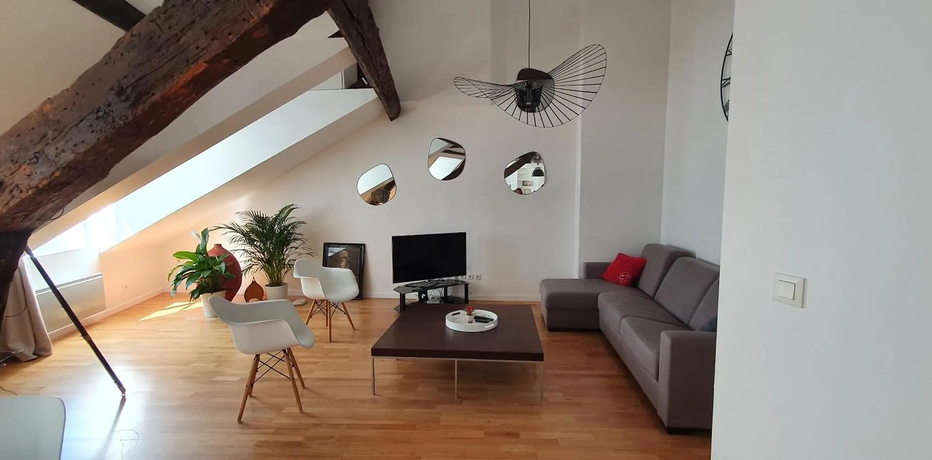 Climatise Pour 6 Personnes Secteur Opera Garnier, Galeries Lafayette Apartment
